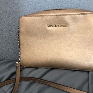 Michael kors gold crossbody
